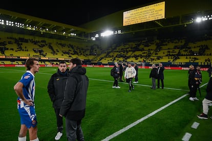 Los videomarcadores del estadio de la Cermica anuncian la suspensin del encuentro entre el Villarreal y el Espanyol