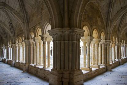 Vista del claustro bajo del monasterio de Santa María la Real, en Aguilar de Campoo, Palencia.