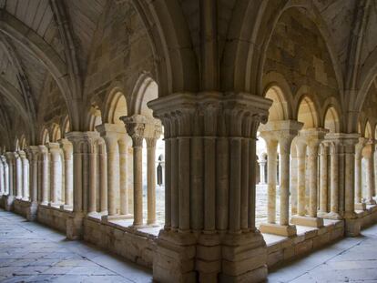 Vista del claustro bajo del monasterio de Santa María la Real, en Aguilar de Campoo, Palencia.