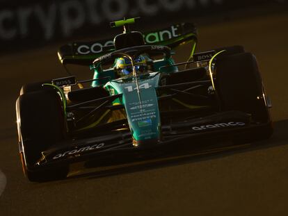 Fernando Alonso en su Aston Martin AMR23 durante los entrenamientos libres del GP de Arabia Saudí de 2023.