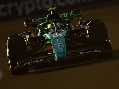 Fernando Alonso en su Aston Martin AMR23 durante los entrenamientos libres del GP de Arabia Saudí de 2023.