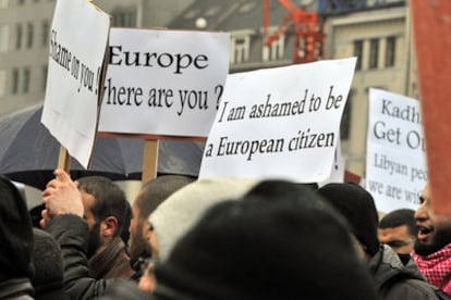 Manifestación en Bruselas para exigir a la UE sanciones contra Libia.