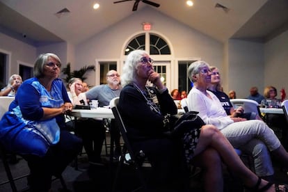 Simpatizantes del partido Demócrata reunidos en Wilmington (Carolina del Norte) para presenciar el debate.