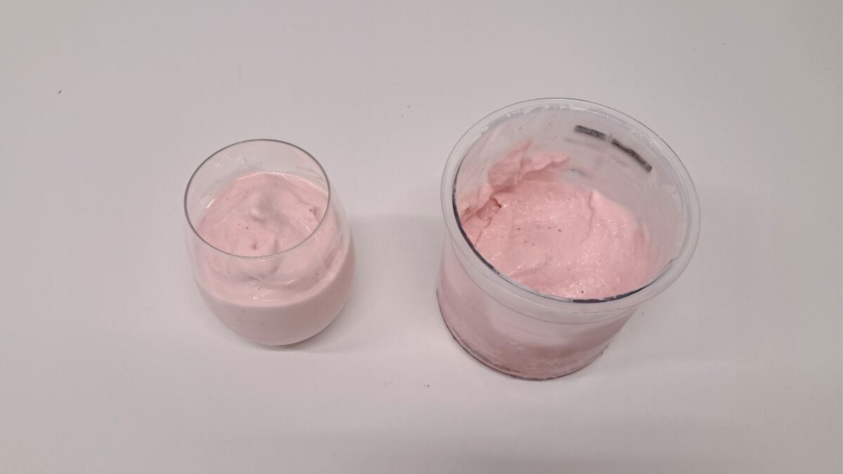 Batido de fresa y plátano listo para tomar.