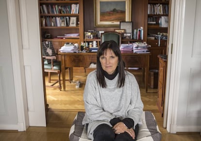 Claudia Piñeiro en su casa de Buenos Aires, donde recibió a EL PAÍS.