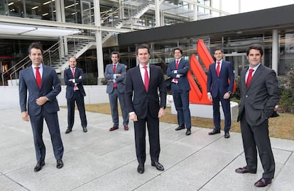 Equipo de préstamos del Banco Santander: Juan Ruiz-Herrera, Ángel Valdovinos, Diego Barrón, Antonio García Méndez, Julio Ruiz de Alda, Álvaro Baíllo y Pablo Trueba.