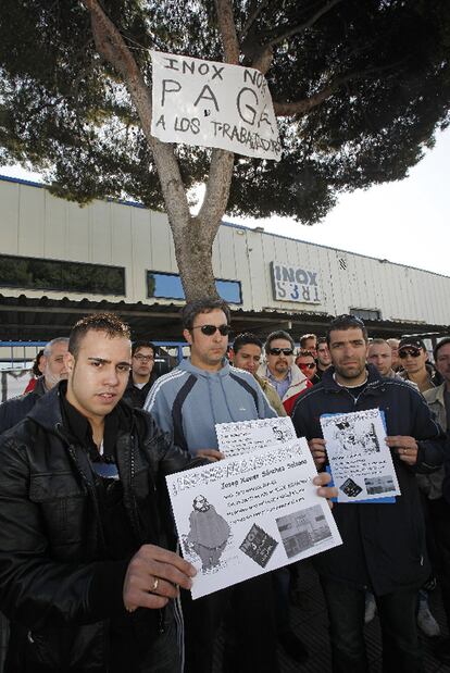 Trabajadores de Inox Tres exigen cobrar sus salarios.