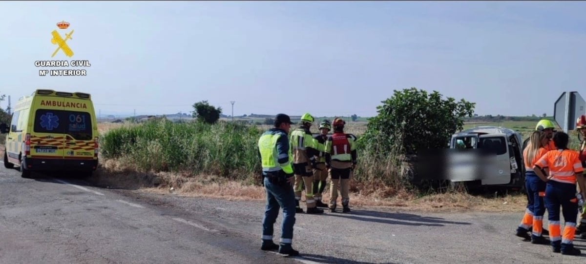 Mueren tres ocupantes de una furgoneta tras chocar con un camión en Huesca
