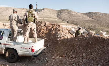 Miliciano laicos libaneses, en las montañas junto a Raas Baalbek.