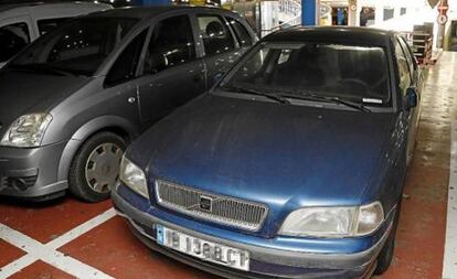 Coche estacionado en el aparcamiento en 2009.