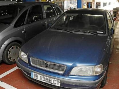 Coche estacionado en el aparcamiento en 2009.