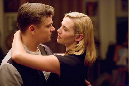 Leonardo DiCaprio y Kate Winslet autoconvenciéndose de que son felices en 'Revolutionary road' (2008).