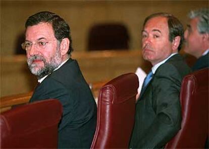Mariano Rajoy y Pío García Escudero, en la reunión del Grupo Parlamentario del PP en el Senado.