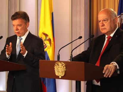 El presidente de Colombia, Jos&eacute; Manuel Santos, y el secretario general de la OEA, Jos&eacute; Miguel Insulza. 