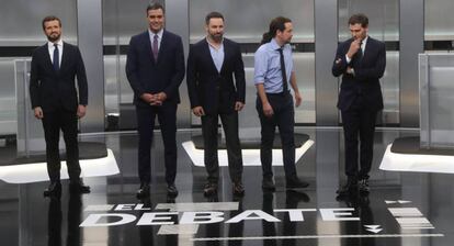 Casado, Sánchez, Abascal, Iglesias y Rivera, momentos antes del inicio del debate.