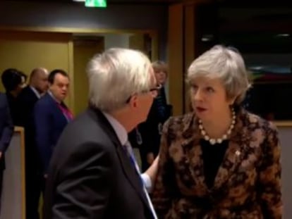 La primera ministra británica arrancó la segunda jornada del Consejo Europeo con semblante serio después de que los los Veintisiete rechazaran de forma tajante ayudarla en la crisis del Brexit.