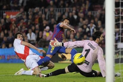 Alexis culmina la jugada del segundo gol.