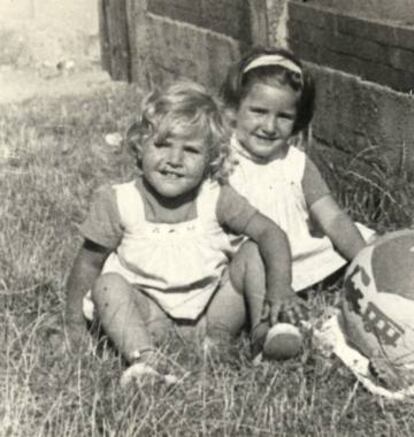 Marián y Chelo cuando eran pequeñas.
