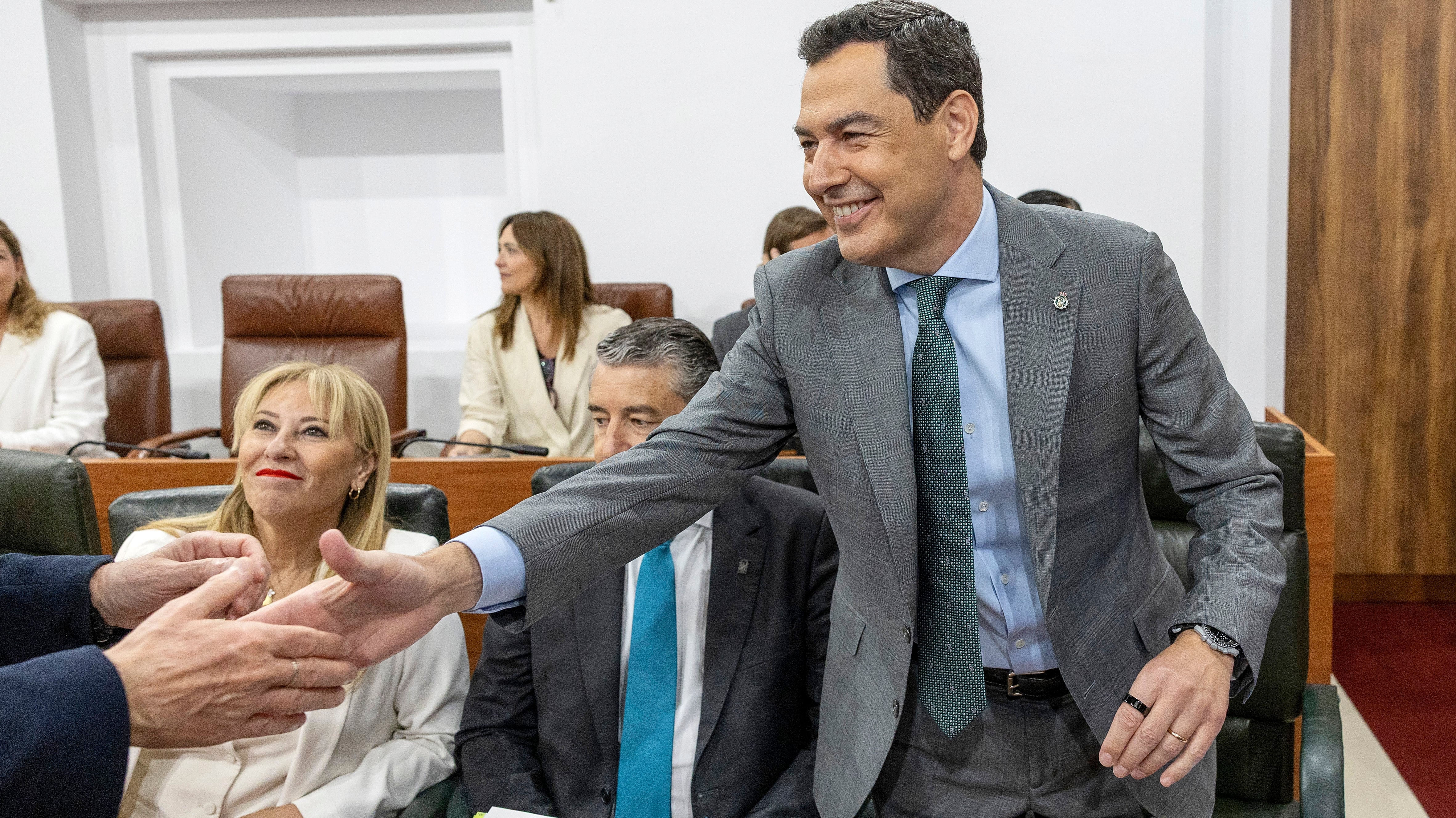 Juan Manuel Moreno Bonilla, durante la segunda jornada del debate de investidura en el Parlamento de Andalucía, este martes en Sevilla.