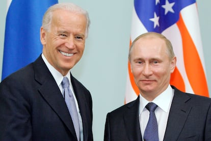 El entonces vicepresidente de EE UU, Joe Biden, y el entonces primer ministro ruso, Vladímir Putin, en Moscú en 2011.