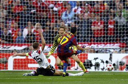 Pedro marca ante el Manchester United en la final de Wembley de 2011.