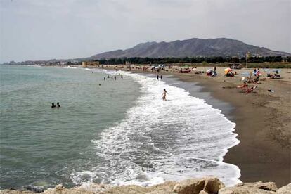 Vista de ayer de la playa de Guadalmar, donde se proyecta la Marina Arrainjanal.