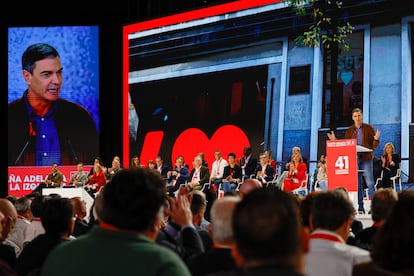 Il presidente del Governo, Pedro Sánchez, durante il 41° Congresso Federale del PSOE, riunito domenica a Siviglia.