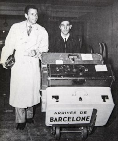 Frank Sinatra arriving in Barcelona on May 11,1950.