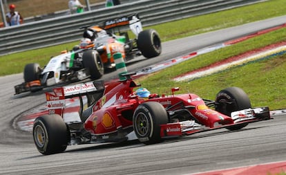 Alonso acelera en Sepang. 