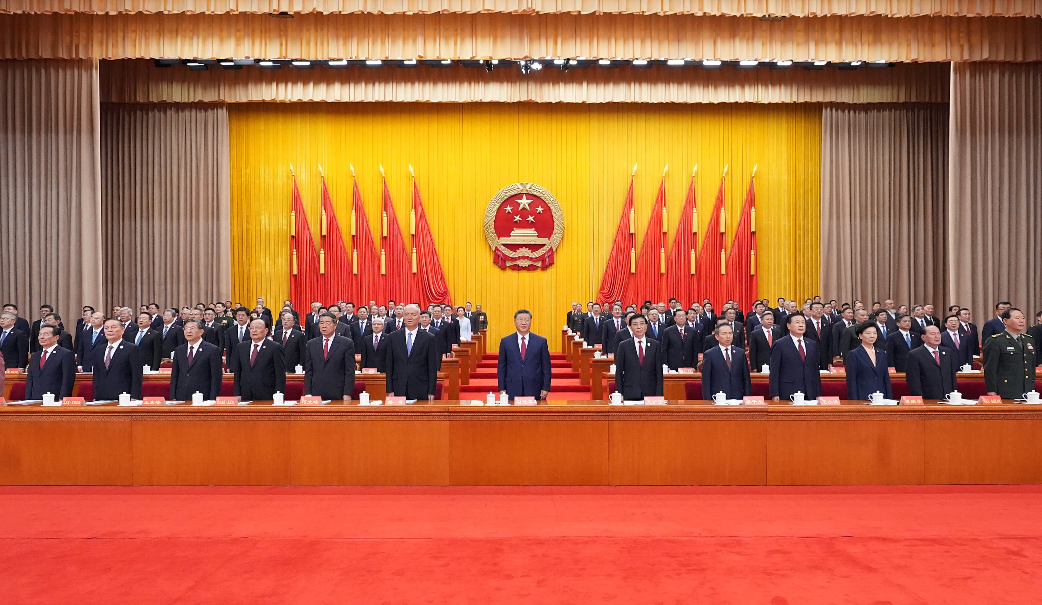 El presidente de China, Xi Jinping, en el centro de la imagen, durante una reunión del partido el pasado 25 de septiembre.