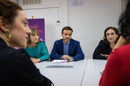 Jaume Asens con Ada Colay y Jèssica Albiach en la sede de En Comú Podem.