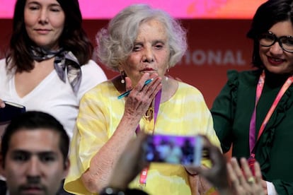 Elena Poniatowska en la FIL.