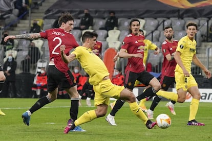 En una acción en el minuto 29 Gerard consigue rozar el centro de Parejo para evitar que De Gea alcance el balón, abriendo el marcador para el Villarreal.