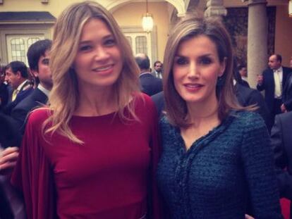 Carla Pereyra, junto a la reina Letizia, este jueves.