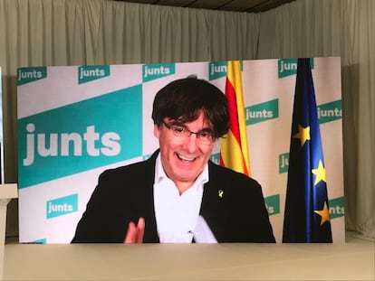 El expresidente de la Generalitat Carles Puigdemont participa, de manera telemática, en un mitin de Junts