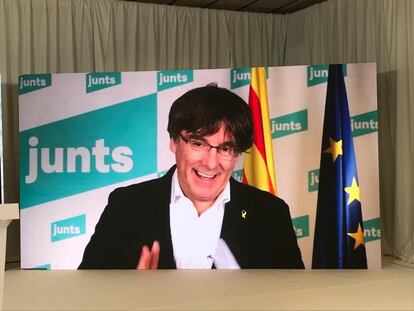 El expresidente de la Generalitat Carles Puigdemont participa, de manera telemática, en un mitin de Junts