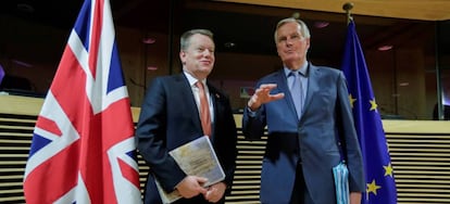 El negociador británico para el Brexit, David Frost, junto al representante de la UE, Michel Barnier.