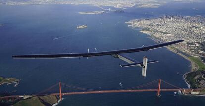 El Solar Impulse II, avi&oacute;n propulsado por energ&iacute;a solar, aterriza en San Francisco tras atravesar el Pac&iacute;fico.&nbsp;