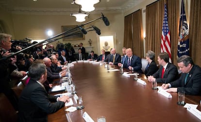 Trump, este jueves, en su reunión con gobernadores y legisladores