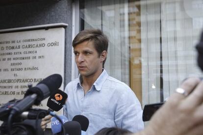 El torero El Juli, hoy en su visita a Francisco Rivera Ordóñez, en el hospital.
