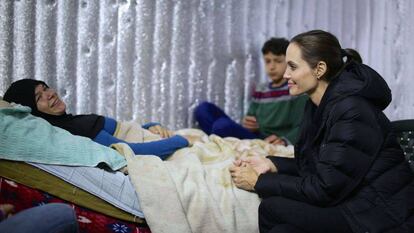 Angelina Jolie visita un campo de refugiados sirio en marzo de 2016.