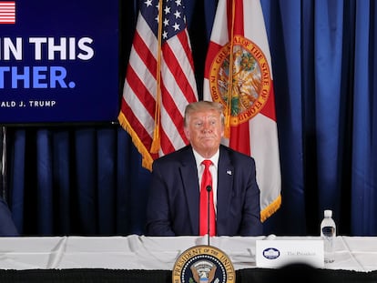 O presidente dos EUA, Donald Trump, nesta sexta-feira em um evento sobre a covid-19 em Belleair, Flórida.