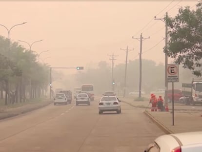 Humo en las calles de Santa Cruz, Bolivia, el 23 de octubre 2023.