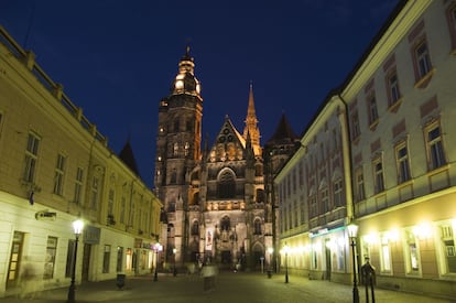 Kosice, con 240.000 habitantes la segunda ciudad de Eslovaquia, celebra su capitalidad cultural junto a Marsella. Se trata de una ciudad de frontera, cruce de caminos y enclave multicultural. Los eventos de la fiesta cultural de este año se pueden ver en www.kosice2013.sk.