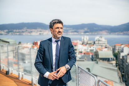 Carlos Cao, director del Área de Negocio del RC Celta, en la terraza de la sede del club en Vigo.