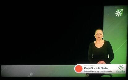 Así se ha escenificado el paro convocado por los trabajadores de RTVA en los canales de televisión.