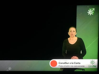 Así se ha escenificado el paro convocado por los trabajadores de RTVA en los canales de televisión.