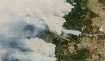 Una imagen satelital MODIS de la NASA muestra incendios forestales en Oregon, EE. UU. El 8 de septiembre de 2020.