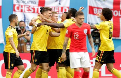 Los jugadores belgas celebran el primer gol.