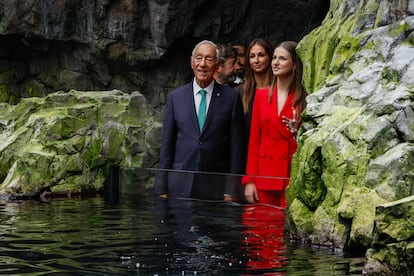 La princesa Leonor de Borbón y el presidente de Portugal, Marcelo Rebelo de Sousa, durante su visita al Oceanário de Lisboa.